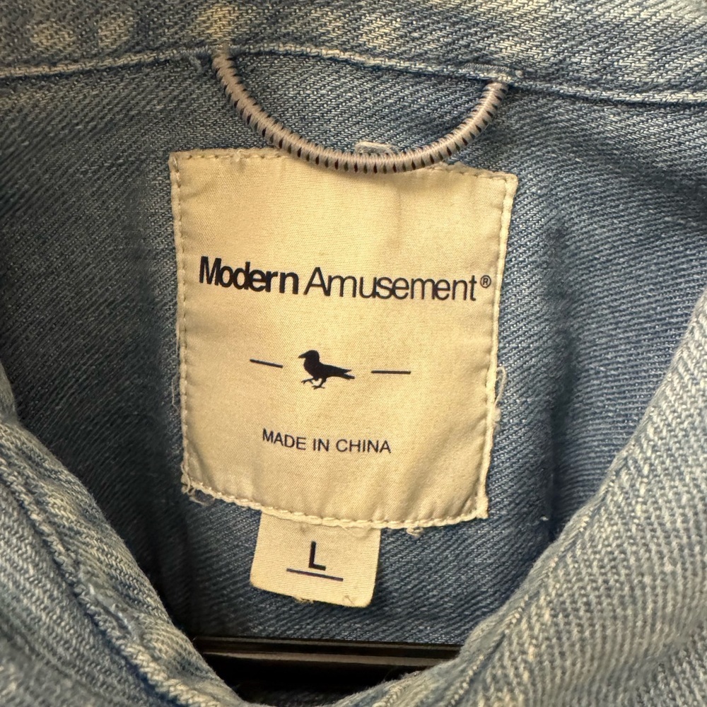 Modern Amusement Women Light Wash Denim Button Down Shirt Large Blue Coastal - Picture 3 of 9